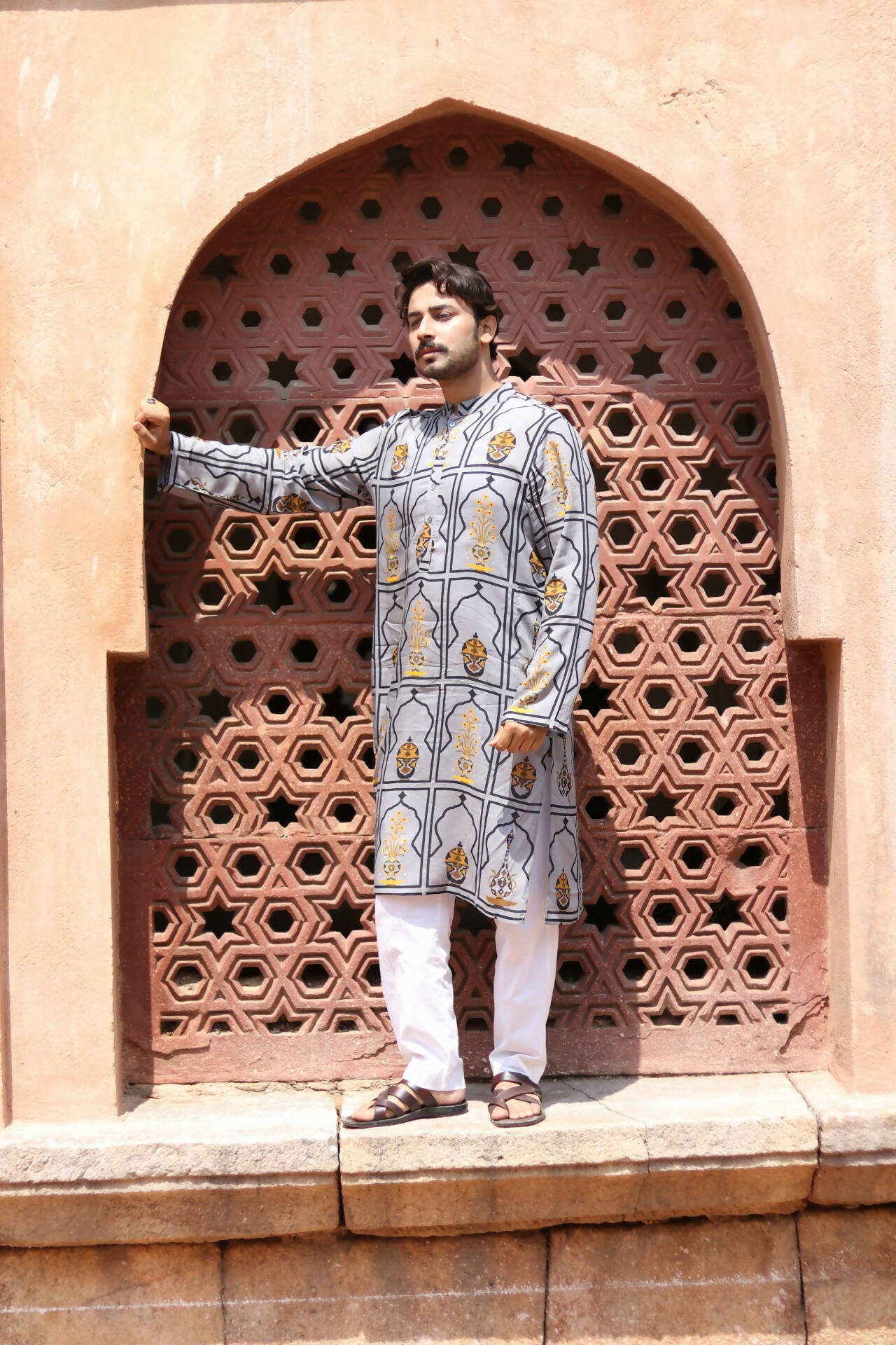 Taakh Kurta