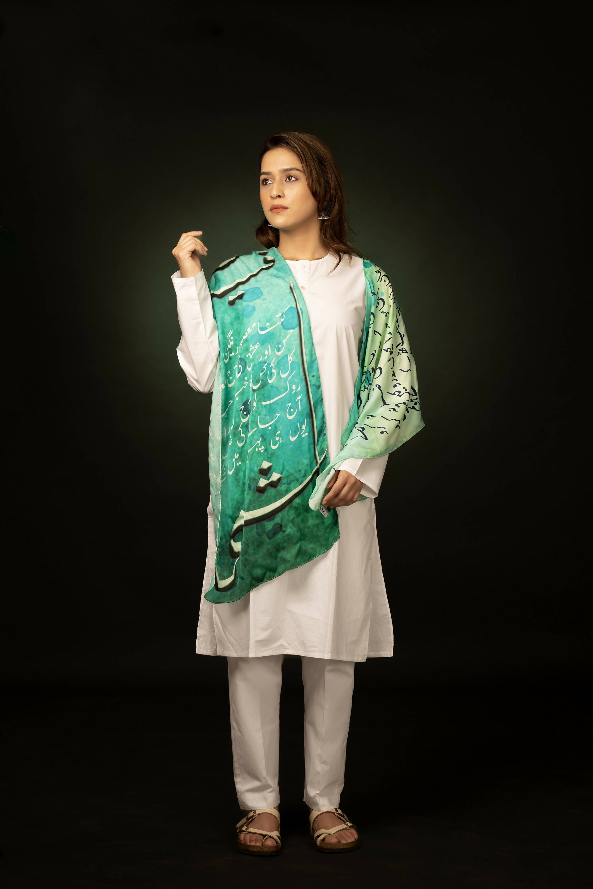 Aaj Jane Ki Zid Na Karo Stole