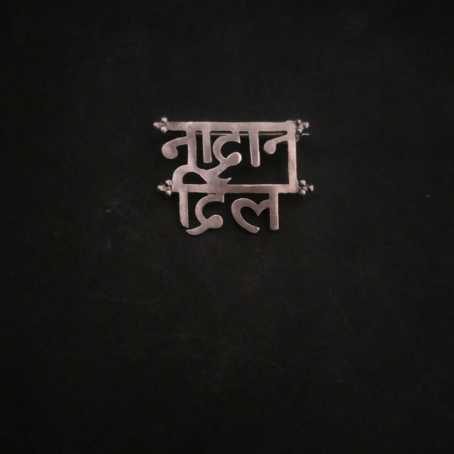 Nadan dil Brooch