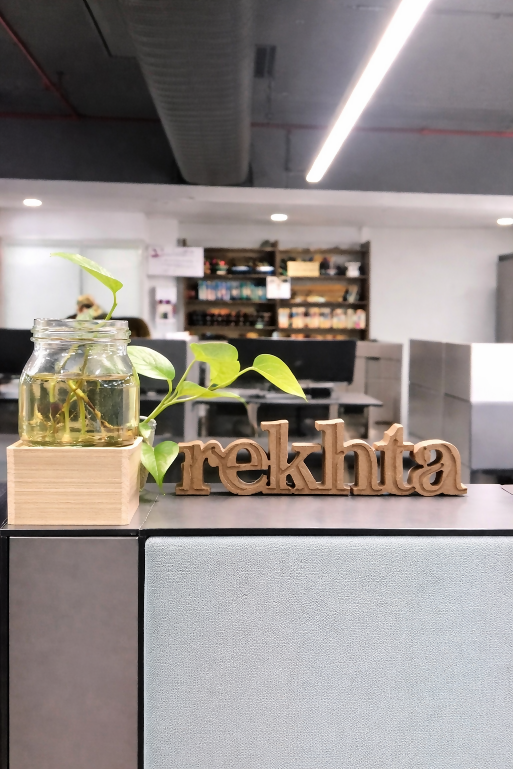 Rekhta Wooden Accent